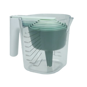 CARAFFA GRADUATA C/6 CUCCHIAI DOSATORI E IMBUTO SALVIA PS/SILICONE