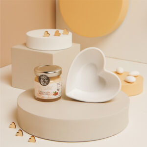 Ciotolina forma cuore con crema alle mandorle