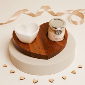Vassoio forma cuore con ciotolina cuore e crema mandorla