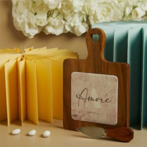 TAGLIERE ACACIA CON COLTELLINO DECORO AMORE 23X15X1.5 CM