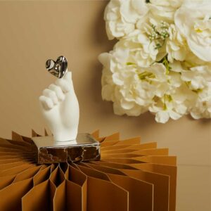 MANO IN GESSO SU BASE SILVER CON CUORE